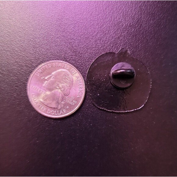 Halloween boogie enamel pin - Picture 2 of 2